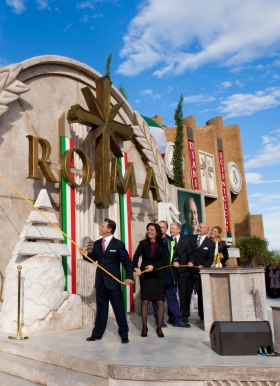 O Sr. David Miscavige liderou o corte da fita para inaugurar a nova Igreja de Scientology de Roma, unidos pela Diretora Executiva da Igreja e dignitários, marcando a maior expansão em 30 anos de Scientology na Itália.