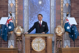 O Sr. David Miscavige, Presidente do Conselho do Religious Technology Center e líder eclesiástico da religião de Scientology, inaugurou o novo lar da Igreja de Scientology de Melbourne.