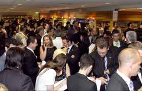 Milhares de Scientologists e convidados visitaram a nova Igreja de Scientology de Melbourne. As instalações totalmente restauradas incluem Expositores de Informação Pública que oferecem mais de 450 filmes informativos e providenciam uma introdução a todos os aspectos de Dianética e Scientology e a vida e legado do Fundador, L. Ron Hubbard.