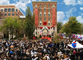 No dia 31 de outubro de 2009, três mil Scientologists e convidados assistiram a dedicação e a inauguração da nova Igreja Fundadora. A estrutura foi totalmente restaurada como um dos locais históricos de Washington.