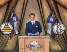 O Sr. David Miscavige, líder eclesiástico da religião de Scientology, presidiu o evento de inauguração da Igreja de Scientology em Dallas, onde ele disse que os sonhos do Texas de liberdade espiritual seriam realizados.