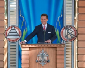 O Sr. David Miscavige, Presidente do Conselho do Religious Technology Center e líder eclesiástico da religião de Scientology, presidiu à dedicação e abertura da Igreja de Scientology de Malmö no dia 4 de abril de 2009.